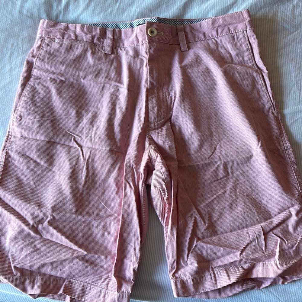 Banana republic red “searsucker” print shorts size 33